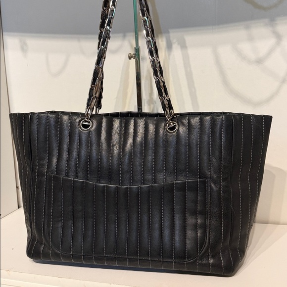 CHANEL Black Leather Tote with Chain Straps - Picture 5 of 10
